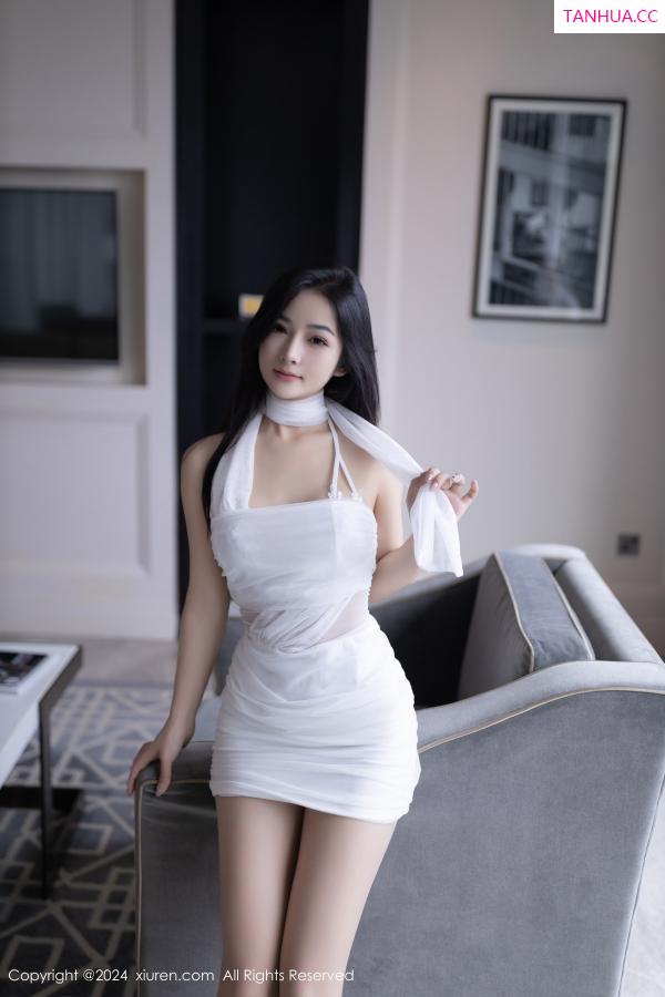   [XiuRen]高清写真图 2024.07.17 No.8875 谭小灵 丝袜美腿第2张图片